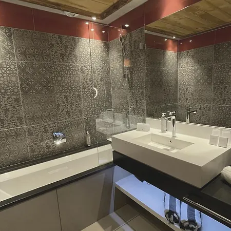 Mgm & Residences - Les D'alexane Hotel
